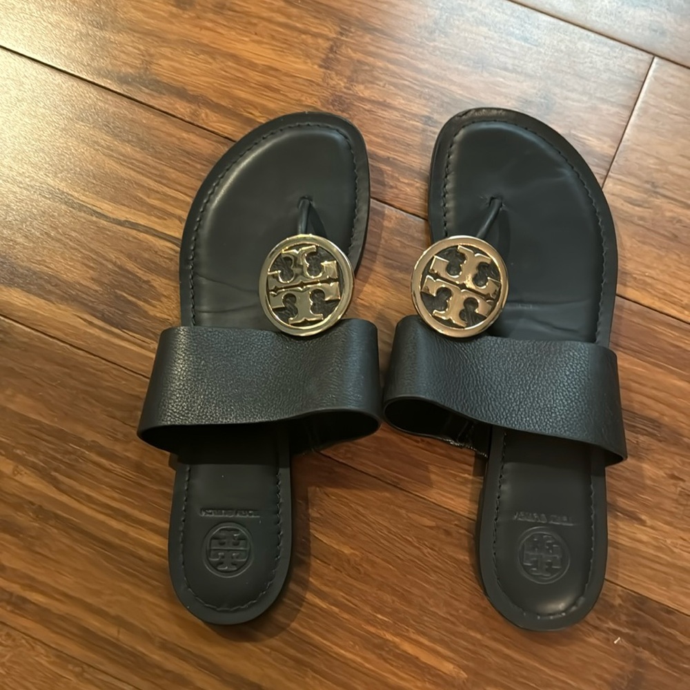 Tory Burch logo flats size 9.5